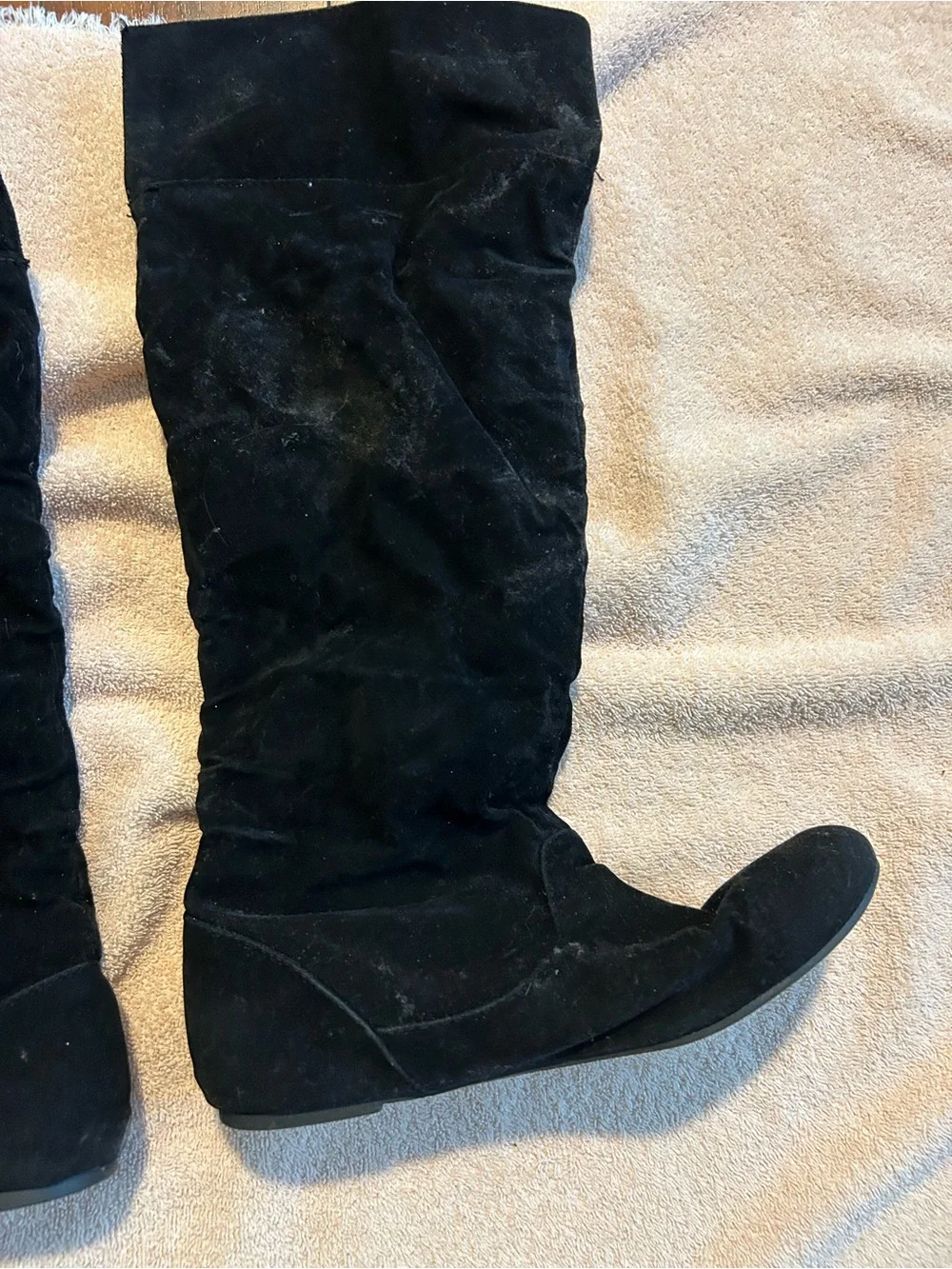 Source Unknown Black Suede Over-the-Knee Flat Boots